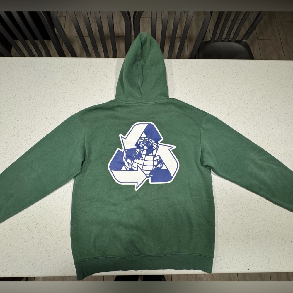 GREEN H&M EARTH LOGO RELAXED FIT HOODIE MEN’S SIZE SMALL ( GREAT CONDITION)